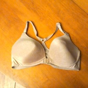 Warners 40b front close bra
